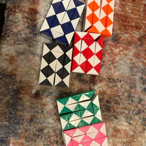 Fidgets 30 of assorted never played with - Picture 11 of 11